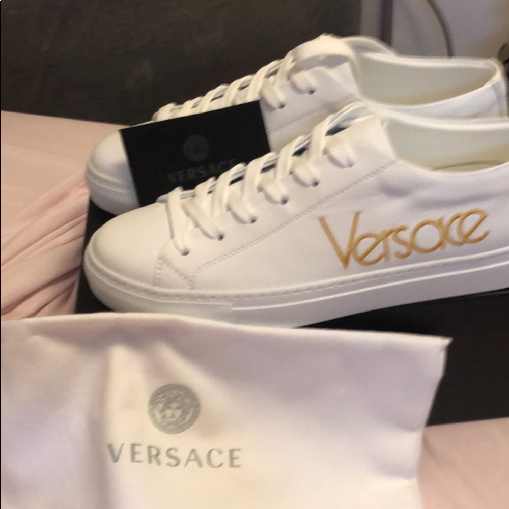 Versace size 39 NWT